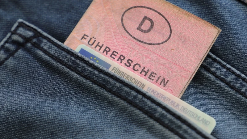 Eski Ehliyet Sahipleri Dikkat: Değişim İçin Son Tarih Yaklaşıyor, © shutterstock Eski Ehliyet Sahipleri Dikkat: Değişim İçin Son Tarih Yaklaşıyor, © shutterstock