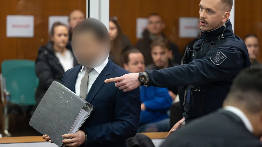 Frankfurt Hauptbahnhof’daki Cinayet Davası Temmuz’a Kadar Sürecek!, © Boris Roessler/dpa Frankfurt Hauptbahnhof’daki Cinayet Davası Temmuz’a Kadar Sürecek!, © Boris Roessler/dpa