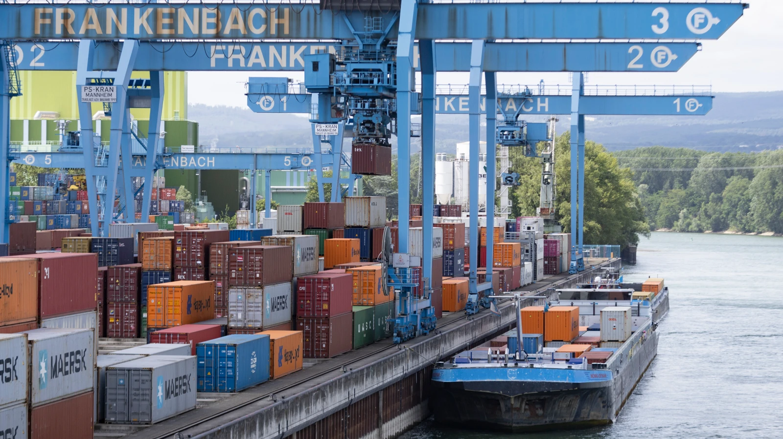 Nehir Container Gemisi Demiryolu Köprüsüne Çarptı!, © dpa Nehir Container Gemisi Demiryolu Köprüsüne Çarptı!, © dpa