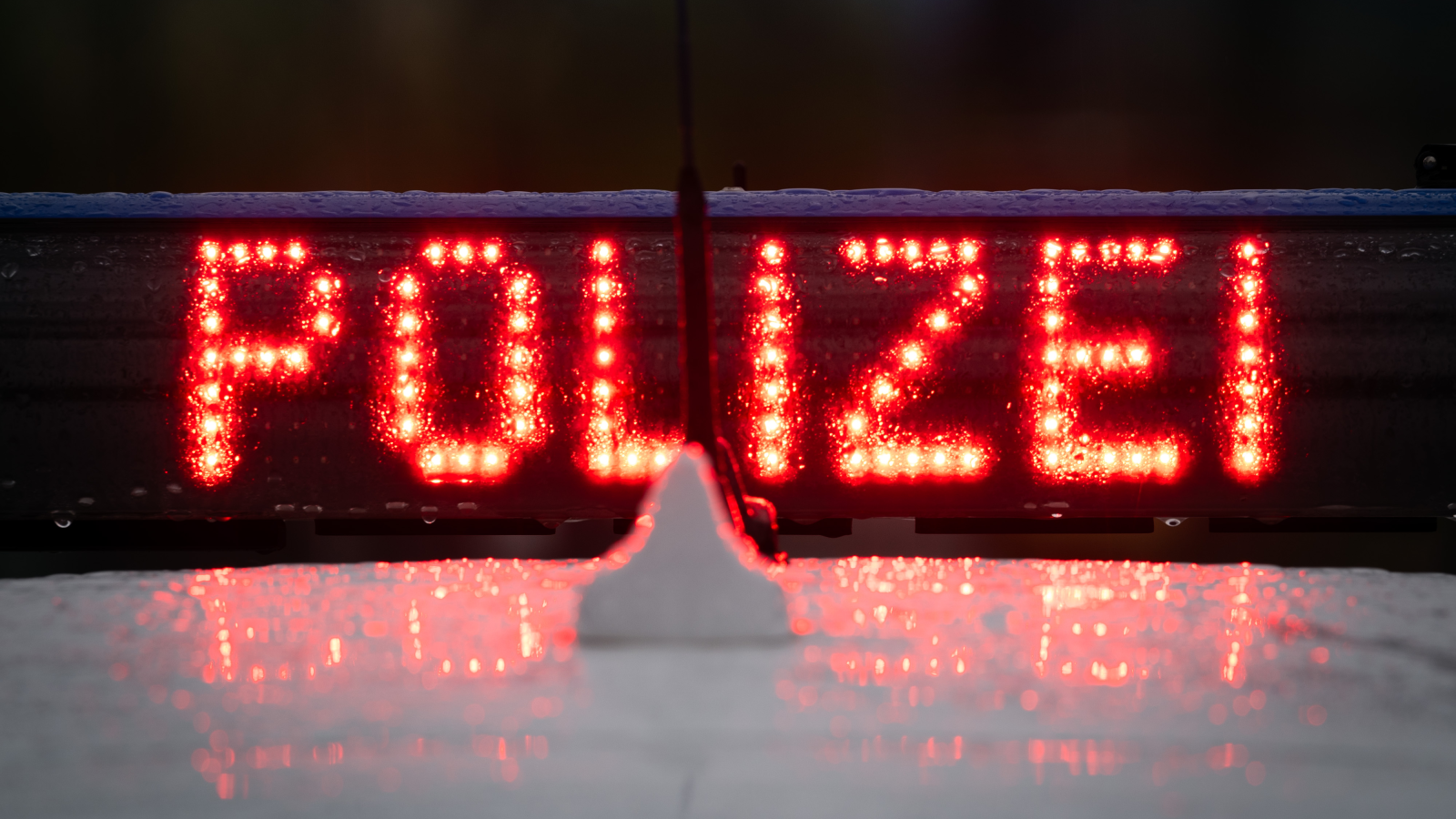 Frankfurt'ta Sahte Polis Tuzağı: 75 Yaşındaki Kadın Dolandırıldı!, © dpa