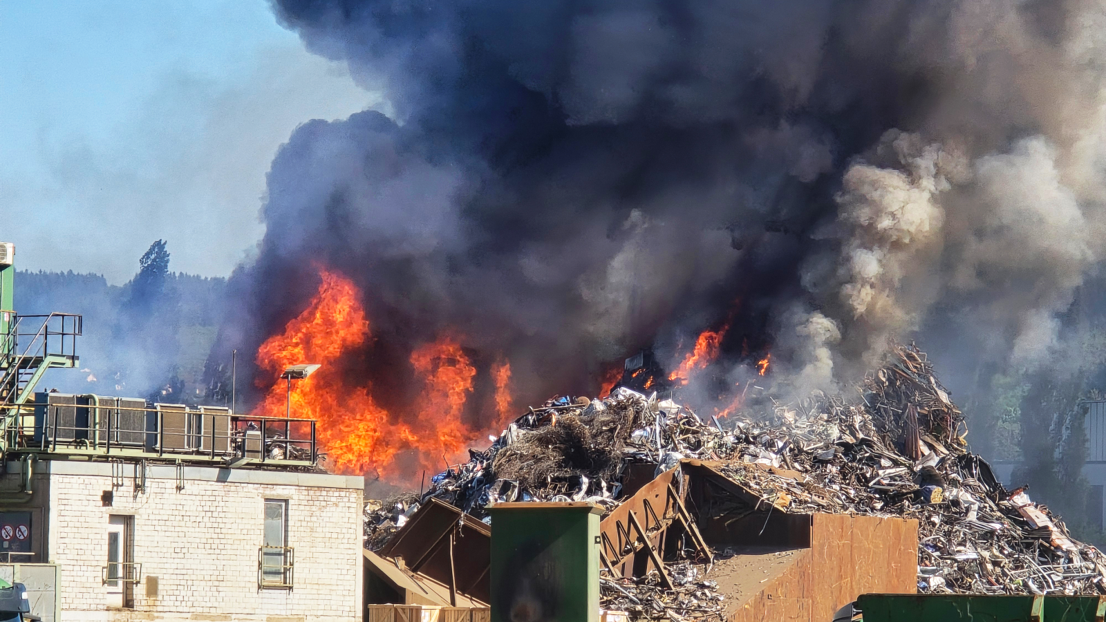 Trier Limanı’nda Yangın Sürüyor!, © dpa