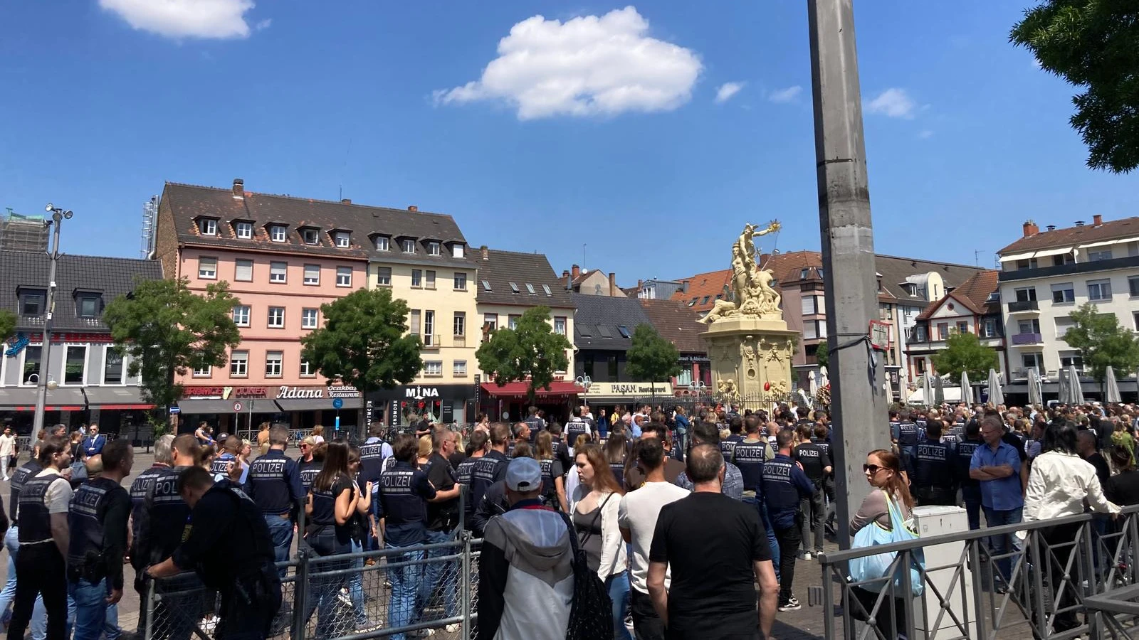 Afgan Sığınmacının Polis Memurunu Öldürmesi Sonrası Sınır Dışı Tartışmaları Alevlendi, © MetropolFM Afgan Sığınmacının Polis Memurunu Öldürmesi Sonrası Sınır Dışı Tartışmaları Alevlendi, © MetropolFM