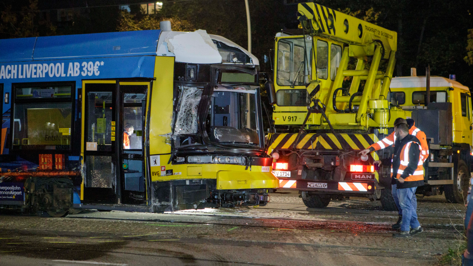 Berlin’de Tramvay ile Otobüs Çarpıştı: Çok Sayıda Yaralı, © Julius-Christian Schreiner/dpa
