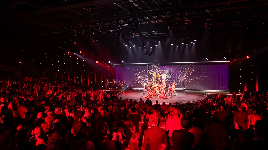 © young-stage © young-stage