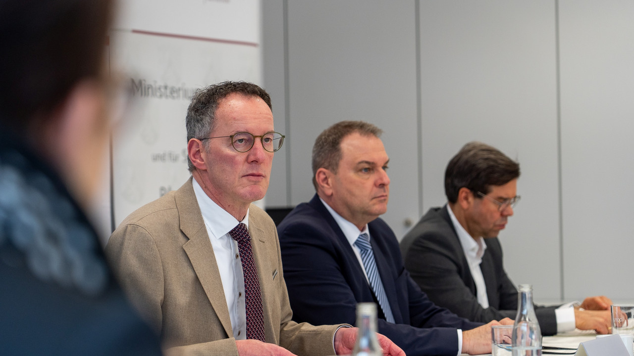 Siyasi Motifli Suçlar Önemli Ölçüde Arttı!, © PLP Innenministerium