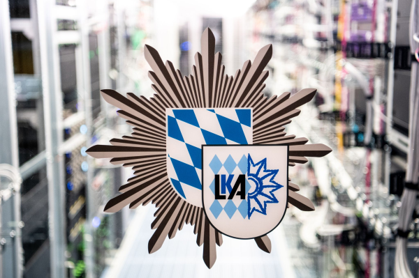 Das bayerische LKA führte die Festnahmen durch. (Symbolbild), © Matthias Balk/dpa