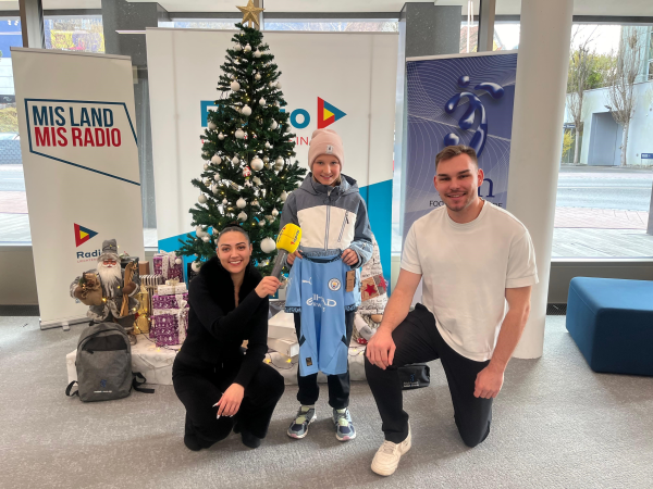 Norina freut sich sehr über ihr Geschenk, © Radio Liechtenstein