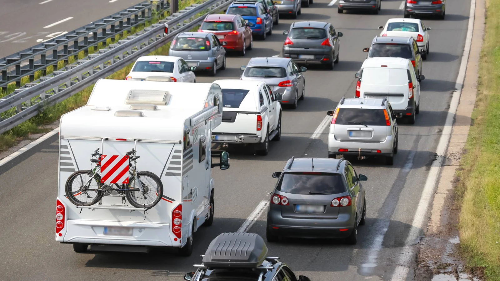 ADAC erwartet volle Autobahnen zum Ferienbeginn, © Goran Jakus, Shutterstock ADAC erwartet volle Autobahnen zum Ferienbeginn, © Goran Jakus, Shutterstock