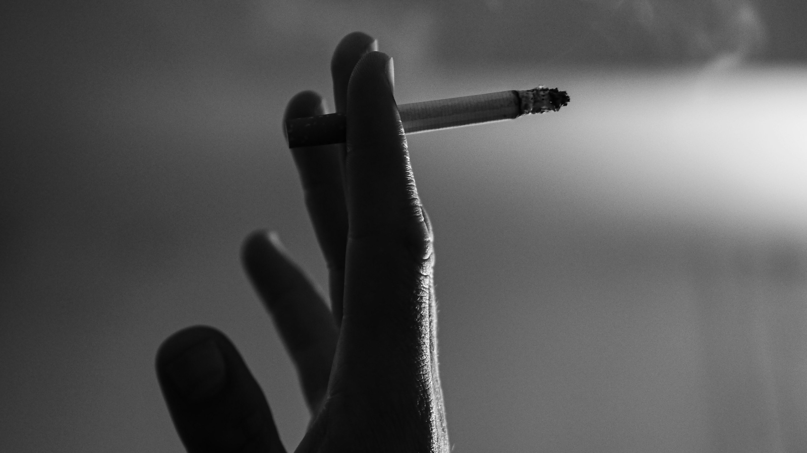 Tabakprodukte ab 18 Jahren, © unsplash/Mohcen Cherifi