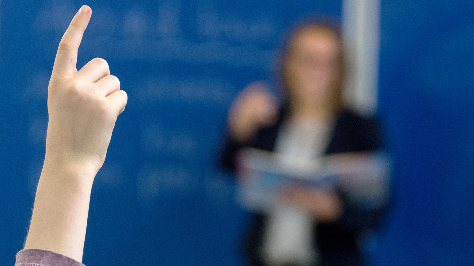 Bremen’de Öğretmen Açığı Devam Ediyor: 120 Kadro Hâlâ Boş!, © dpa Bremen’de Öğretmen Açığı Devam Ediyor: 120 Kadro Hâlâ Boş!, © dpa