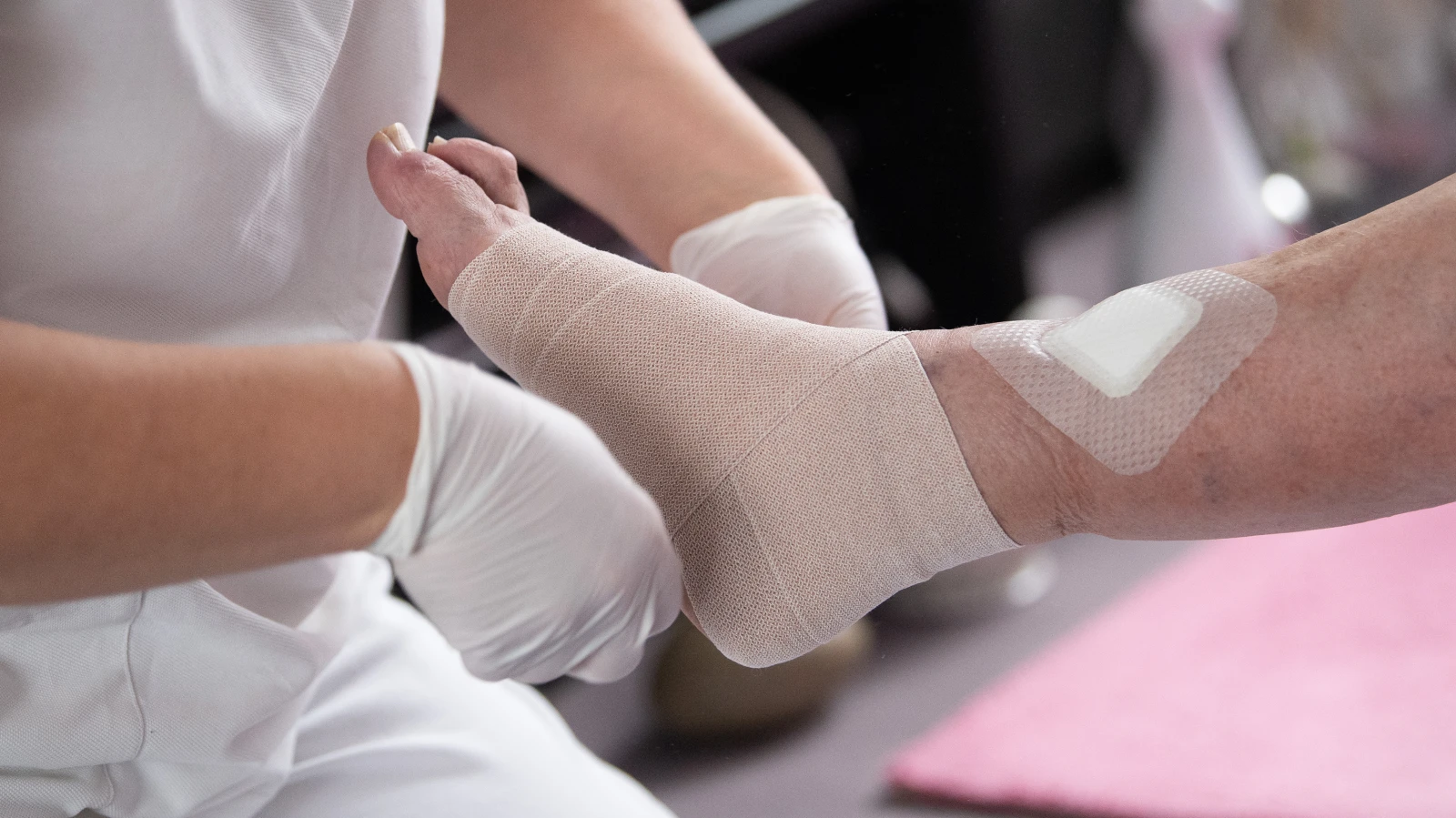 Fachkräftemangel beim Pflegepersonal ist grösser denn je, © Keystone / DPA / Sebastian Gollnow Fachkräftemangel beim Pflegepersonal ist grösser denn je, © Keystone / DPA / Sebastian Gollnow