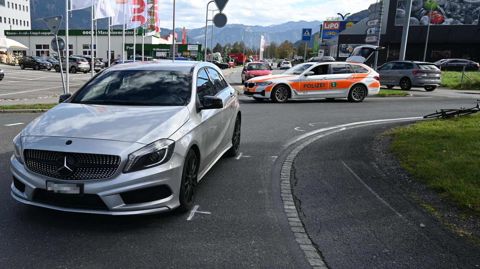 Unfall zwischen Auto und Velo in Mels, © Kantonspolizei St. Gallen Unfall zwischen Auto und Velo in Mels, © Kantonspolizei St. Gallen