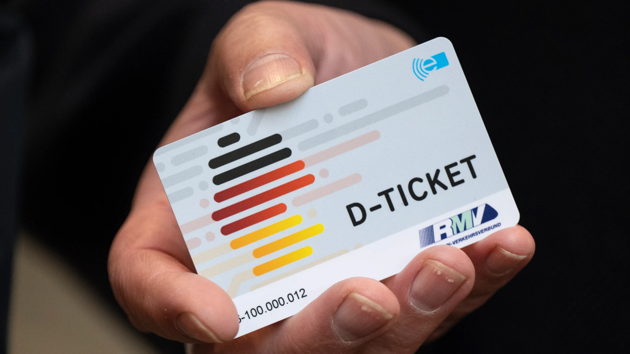 Deutschlandticket ilgi görüyor..., © dpa Deutschlandticket ilgi görüyor..., © dpa