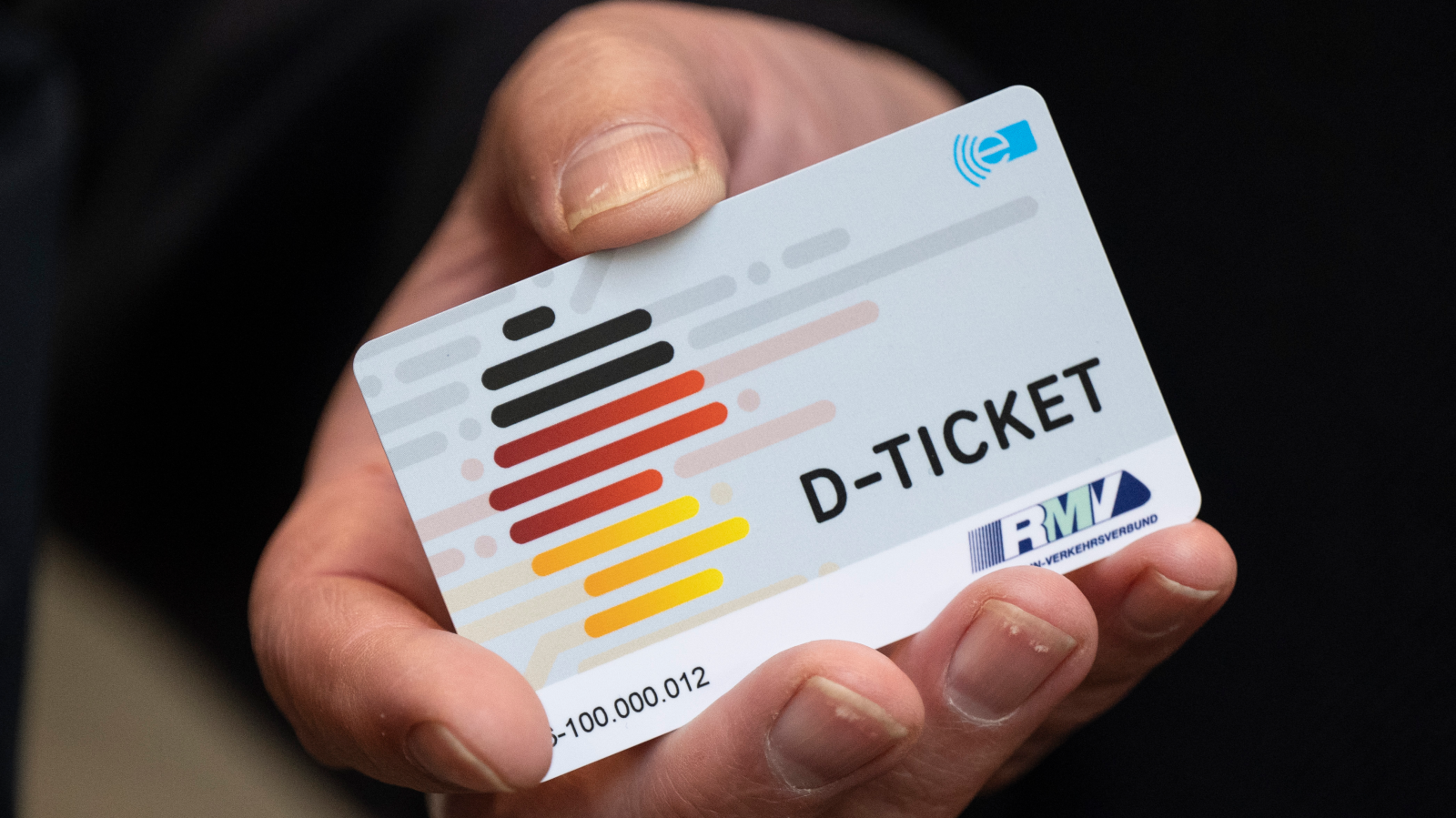 Deutschlandticket ilgi görüyor..., © dpa