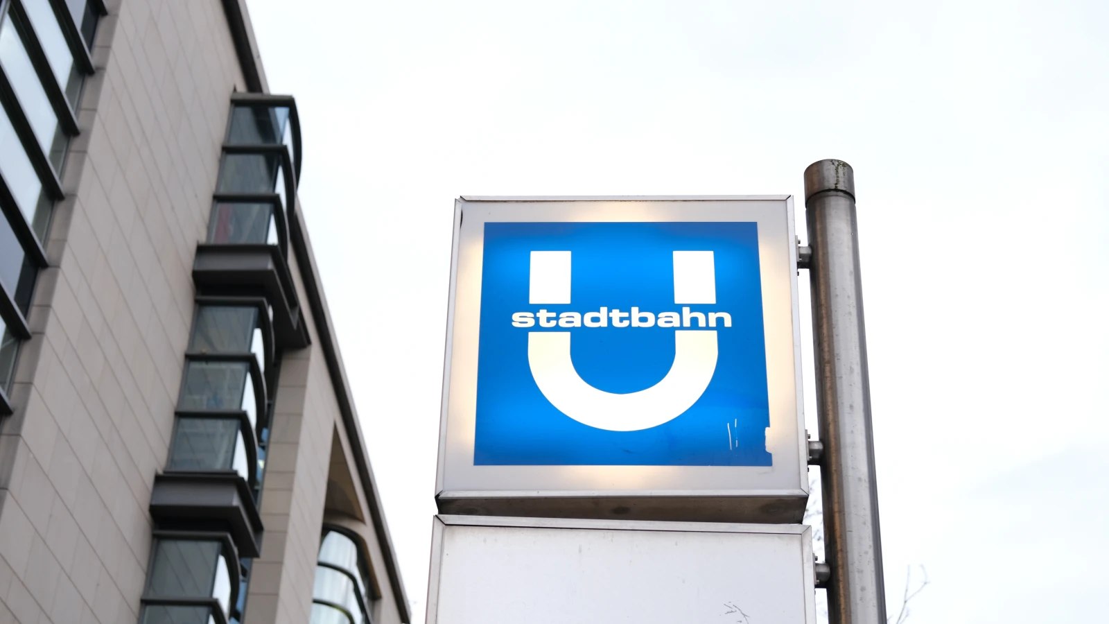 Düsseldorf’te U-Bahn İstasyonu Zararlı Madde Nedeniyle Kapatıldı, © shutterstock Düsseldorf’te U-Bahn İstasyonu Zararlı Madde Nedeniyle Kapatıldı, © shutterstock