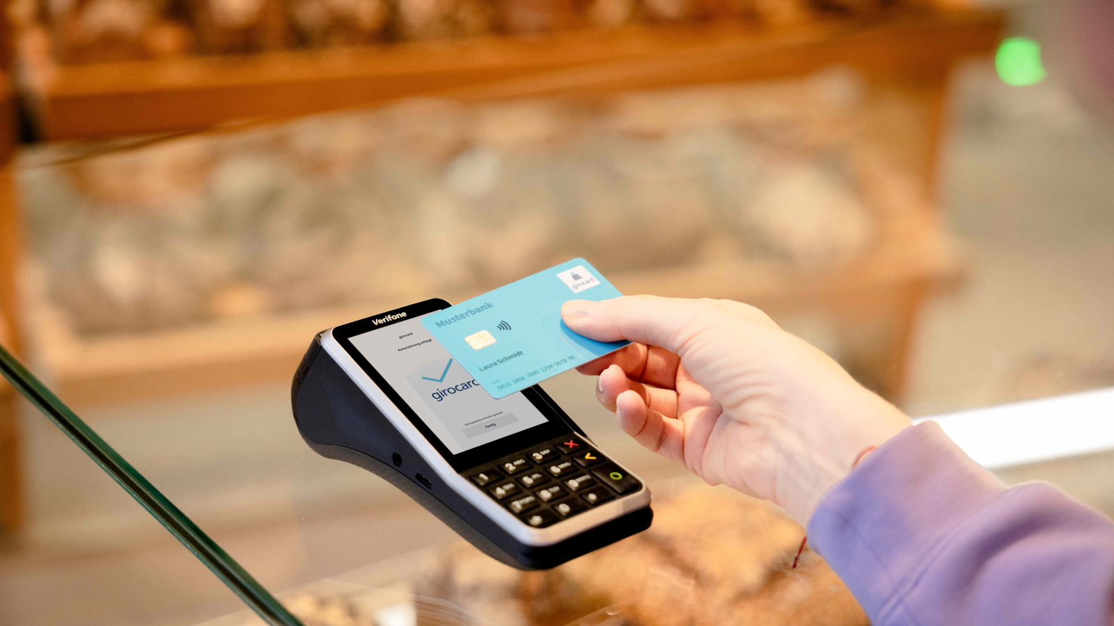 Tübingen’de “Bezahlkarte Takası” Tartışma Konusu, © Alex Habermehl/EURO Kartensysteme GmbH/obs