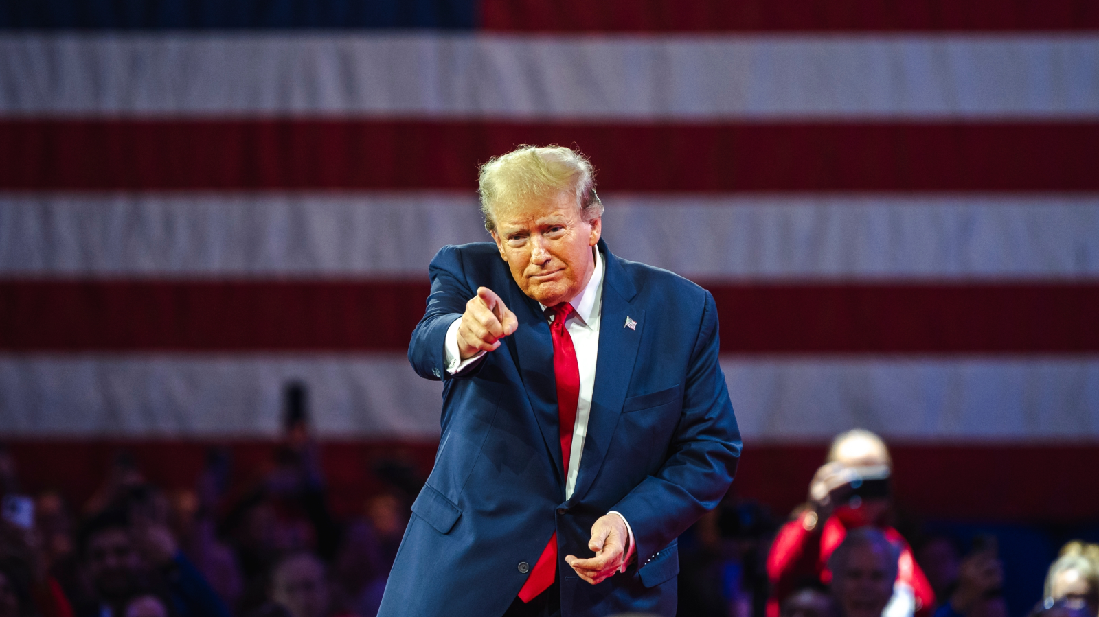 Donald Trump Sosyal Medyaya Geri Döndü!, © shutterstock