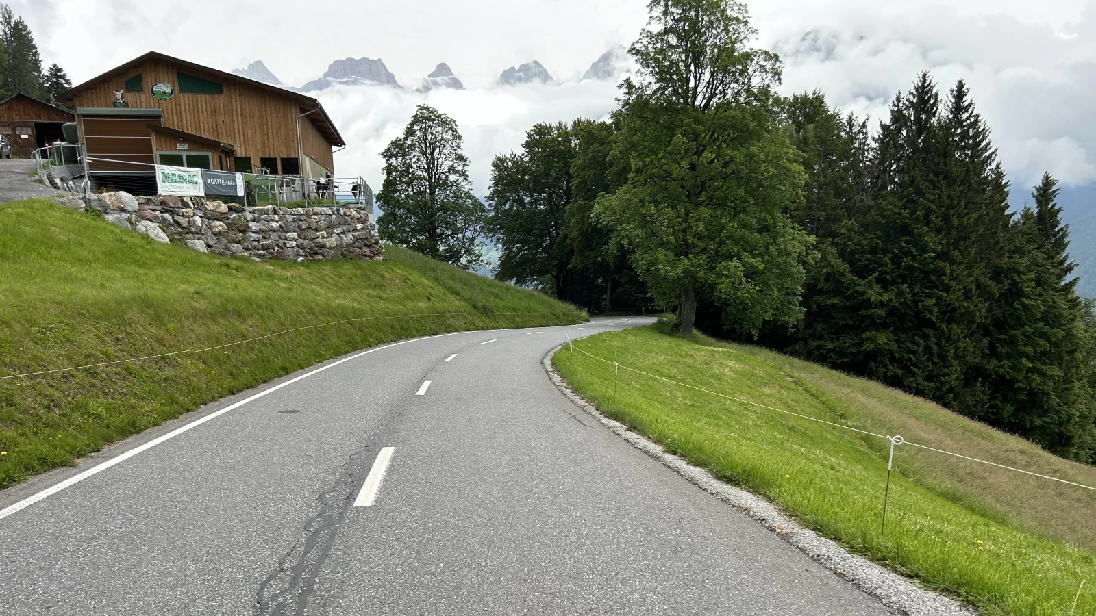 Mann überfährt E-Bike und flüchtet, © Kantonspolizei St. Gallen Mann überfährt E-Bike und flüchtet, © Kantonspolizei St. Gallen