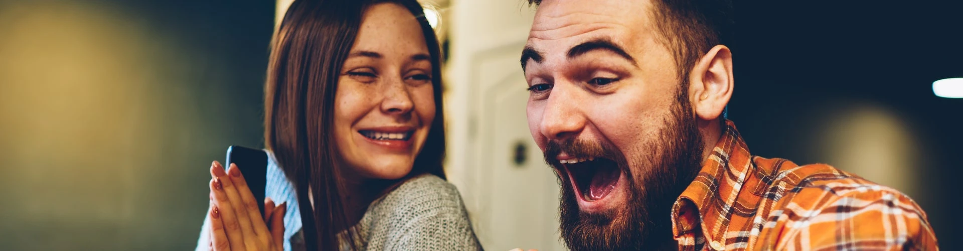 Jubelndes Paar, © Shutterstock Jubelndes Paar, © Shutterstock