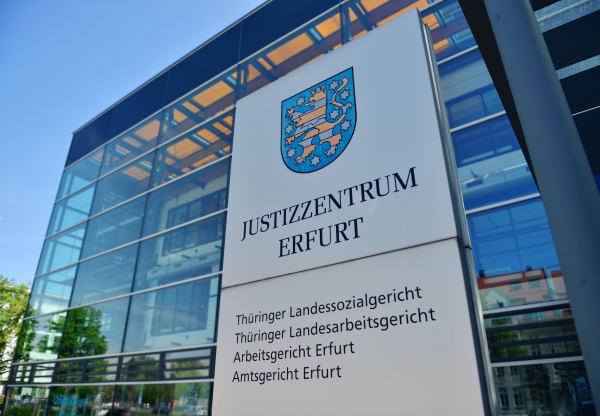 Das Thüringer Landessozialgericht hat in einem Eilverfahren um Arbeitspflicht für Asylbewerber im Landkreis Greiz die Beschwerde eines Asylbewerbers gegen ein früheres Urteil zurückgewiesen. (Archivbild), © Martin Schutt/dpa/dpa-tmn