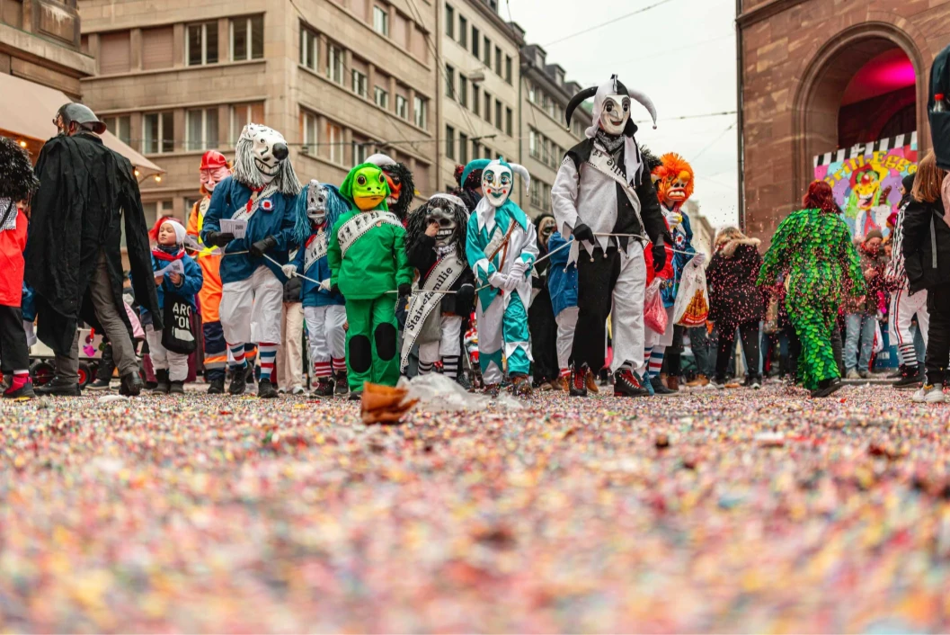 «Z Basel isch wieder Schuelfasnacht!» «Z Basel isch wieder Schuelfasnacht!»
