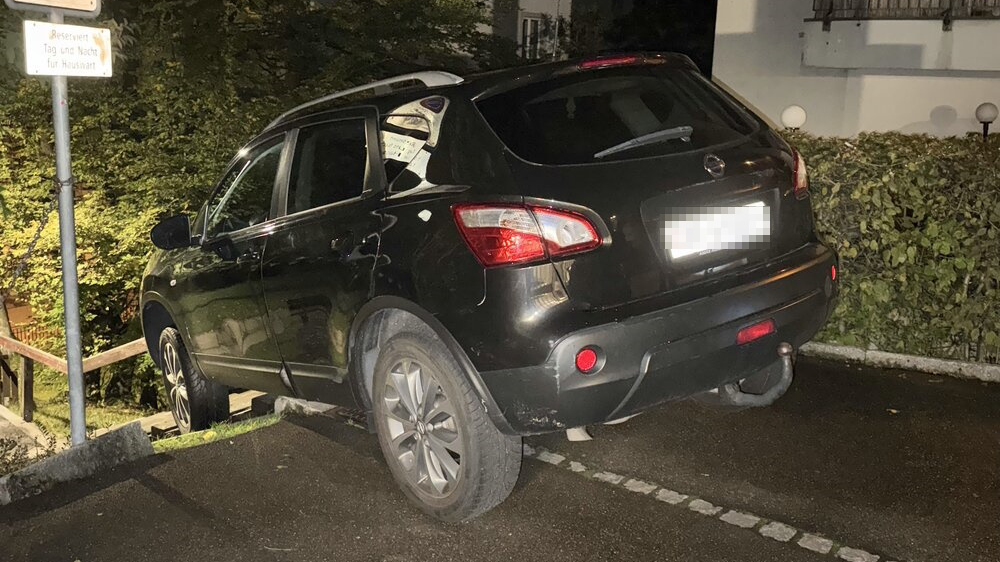 Auto kommt in St. Gallen vor Treppenabgang zum Stehen, © Stadtpolizei St. Gallen