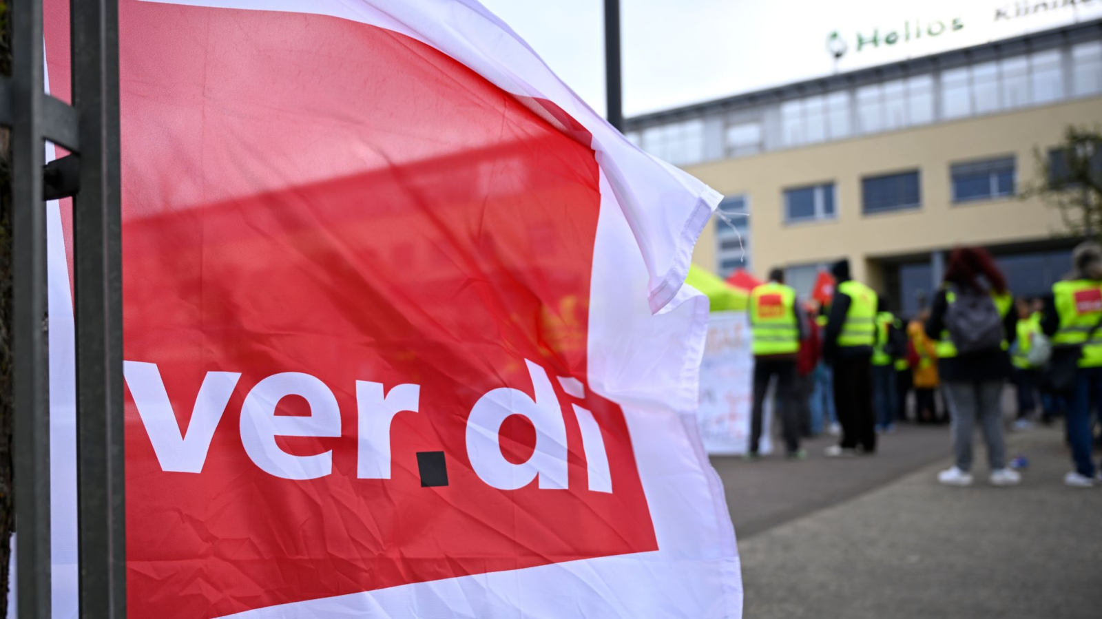 Die Gewerkschaft Verdi fordert die Anerkennung des Flächentarifs für Zalando-Mitarbeiter in Erfurt (Archivbild)., © Philip Dulian/dpa