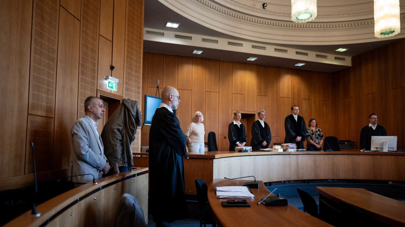 Landau’da Planlanan Okul Saldırısı: 17 Yaşındaki Zanlı Psikiyatriye Gönderildi, © Fabian Strauch/dpa Landau’da Planlanan Okul Saldırısı: 17 Yaşındaki Zanlı Psikiyatriye Gönderildi, © Fabian Strauch/dpa