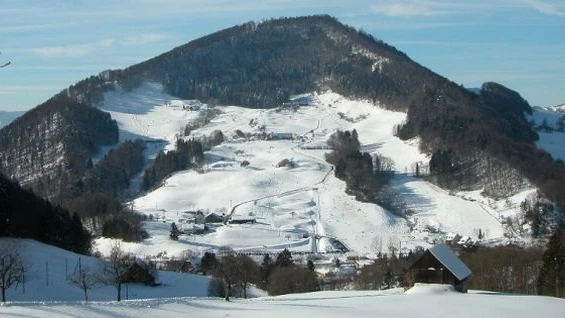 Der untere Skilift in Langenbruck wird abgebrochen, © sportmap-bl.ch Der untere Skilift in Langenbruck wird abgebrochen, © sportmap-bl.ch