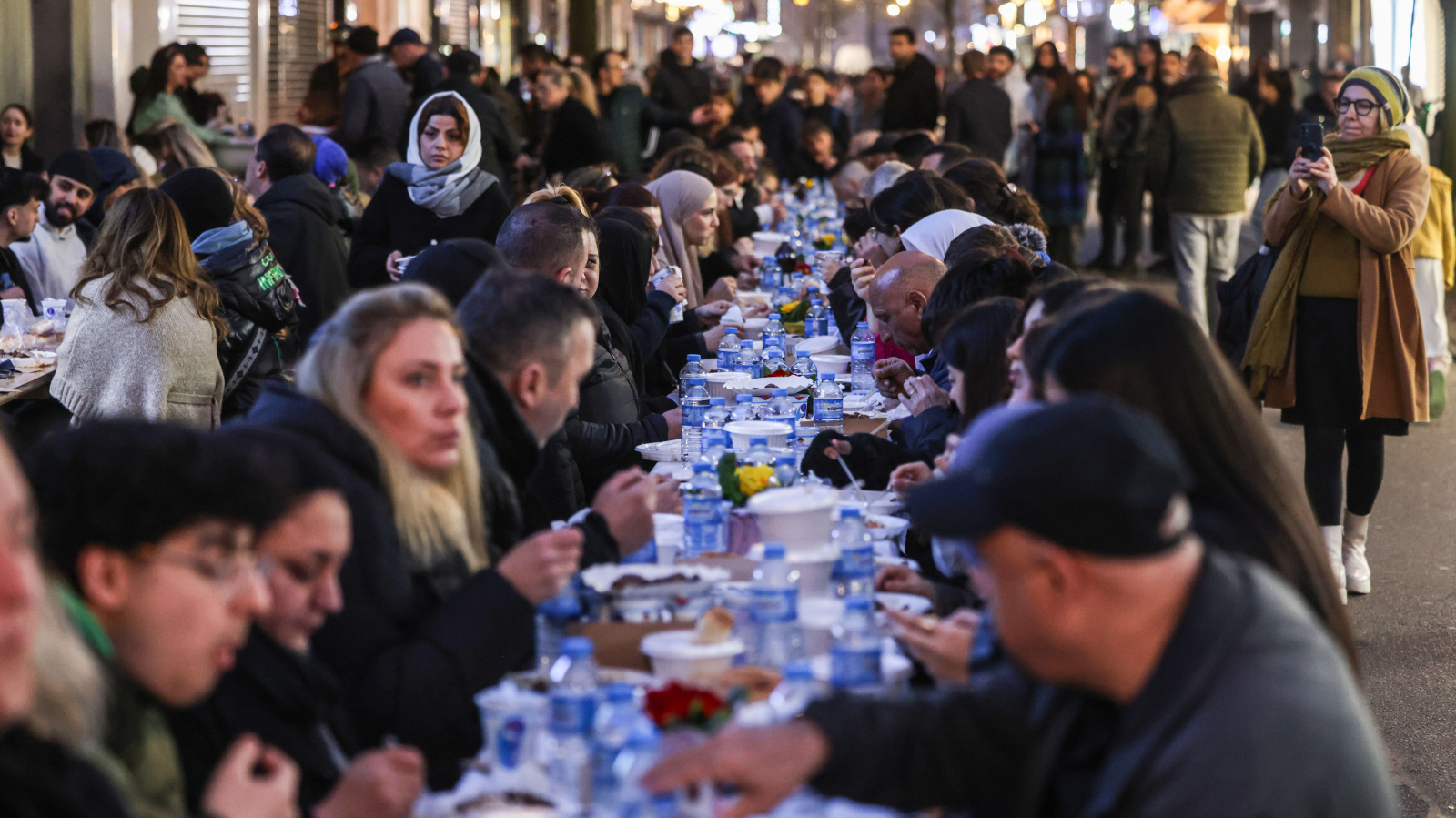 Bu Akşam Köln Keupstraße’de Geleneksel İftar Buluşması, © Oliver Berg/dpa