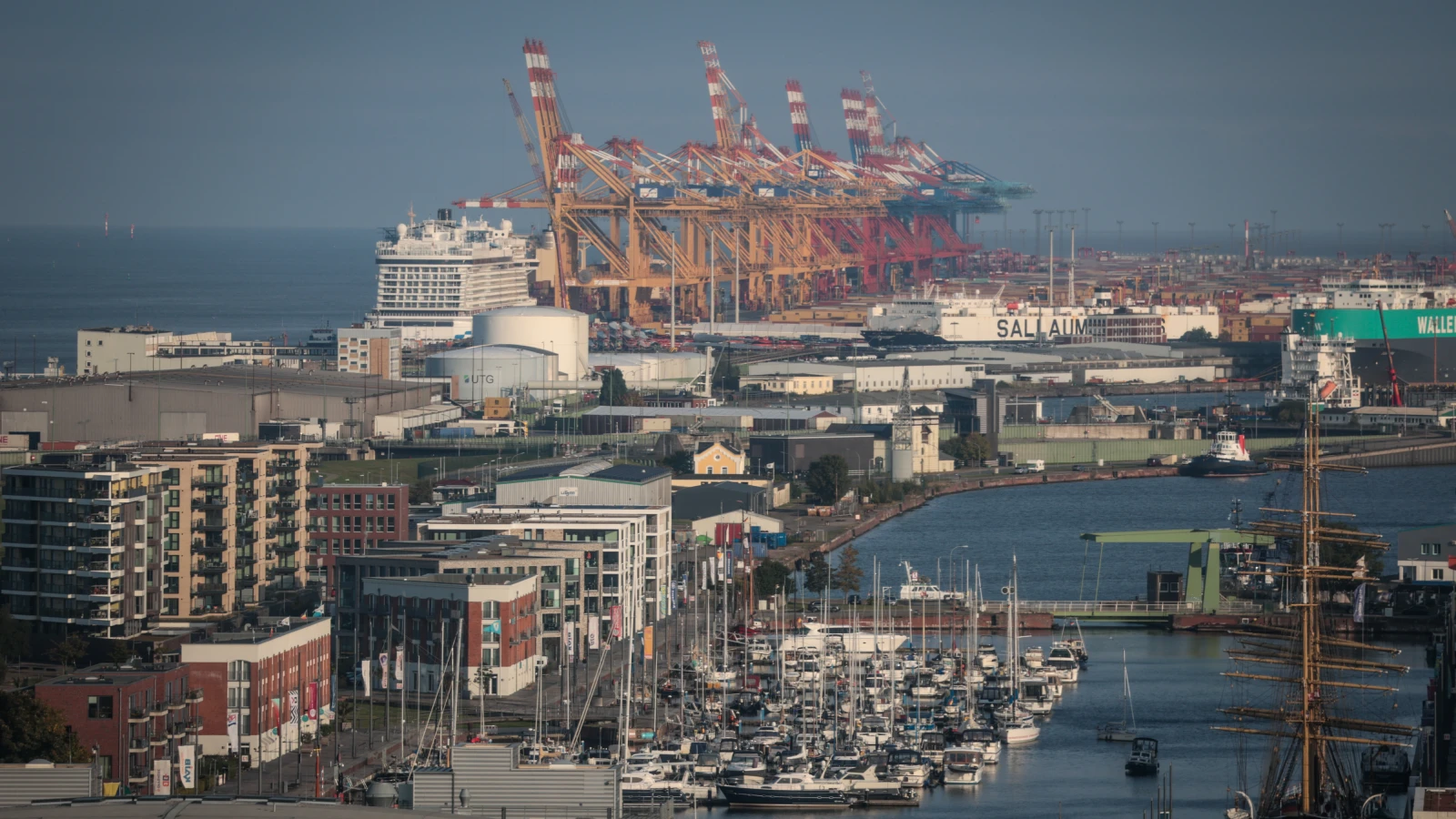 Bremerhaven'deki Geeste-Sperrwerk'te Temizlik Rüzgar Nedeniyle Ertelendi!, © dpa Bremerhaven'deki Geeste-Sperrwerk'te Temizlik Rüzgar Nedeniyle Ertelendi!, © dpa