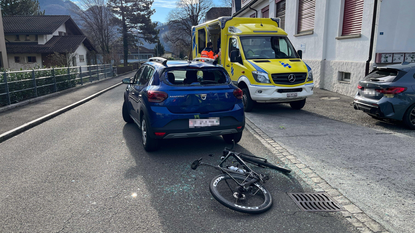 Rennvelofahrer in Trübbach angefahren, © Kapo SG