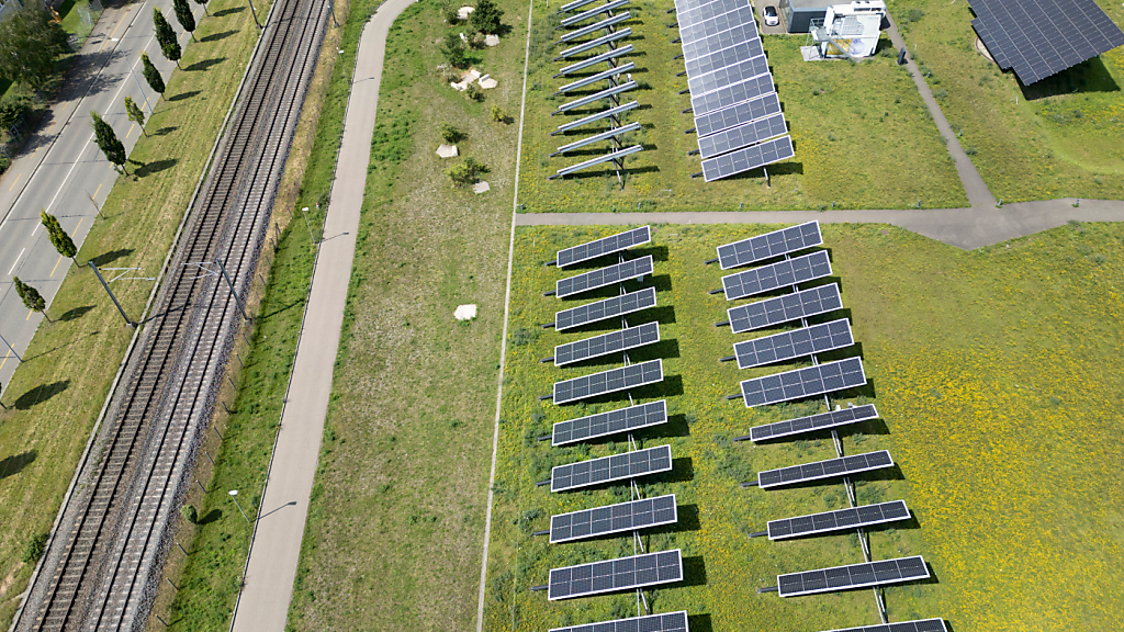 Kanton St. Gallen errechnet Solarenergie-Potenzial an Strassen, © Keystone/SDA
