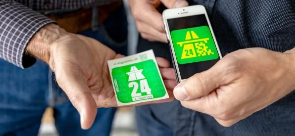 Zwei Vignetten-Varianten verfügbar, © ZVG/ Bundesamt für Zoll-und Grenzsicherheit Zwei Vignetten-Varianten verfügbar, © ZVG/ Bundesamt für Zoll-und Grenzsicherheit