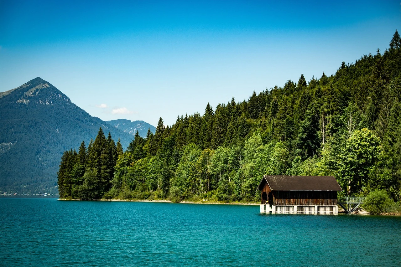 Ruhe tanken, wo der Blick weiter wird: Zeit am Walchensee, © Image by Marco Venier from Pixabay Ruhe tanken, wo der Blick weiter wird: Zeit am Walchensee, © Image by Marco Venier from Pixabay