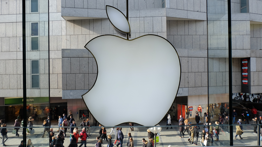 Apple'dan Heyecan Verici Yenilikler: iPhone 16, Yeni Apple Watch ve AirPods&nbsp;, © shutterstock