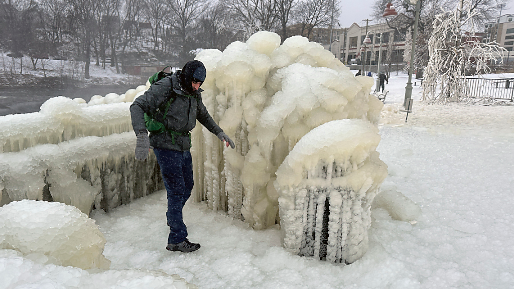Dutzende Tote wegen eisiger Temperaturen in den USA, © Ted Shaffrey/AP/dpa