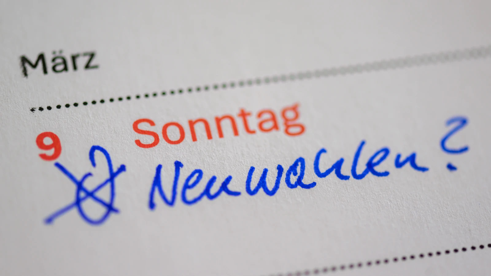 Almanya'da Seçmen Erken Seçim Diyor! , © dpa Almanya'da Seçmen Erken Seçim Diyor! , © dpa