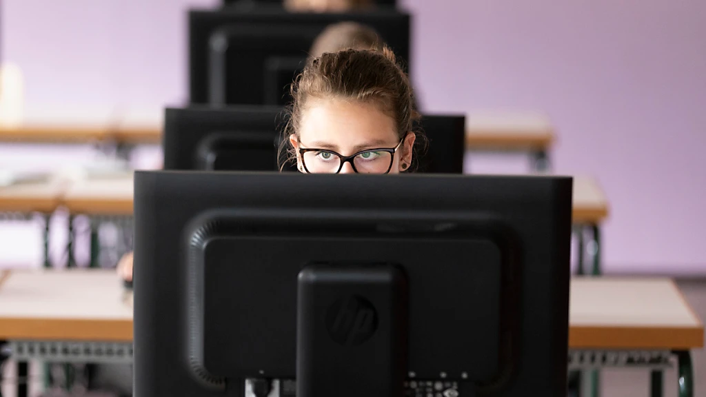 Graubünden startet mit Informatikmittelschulen , © Keystone/SDA Graubünden startet mit Informatikmittelschulen , © Keystone/SDA
