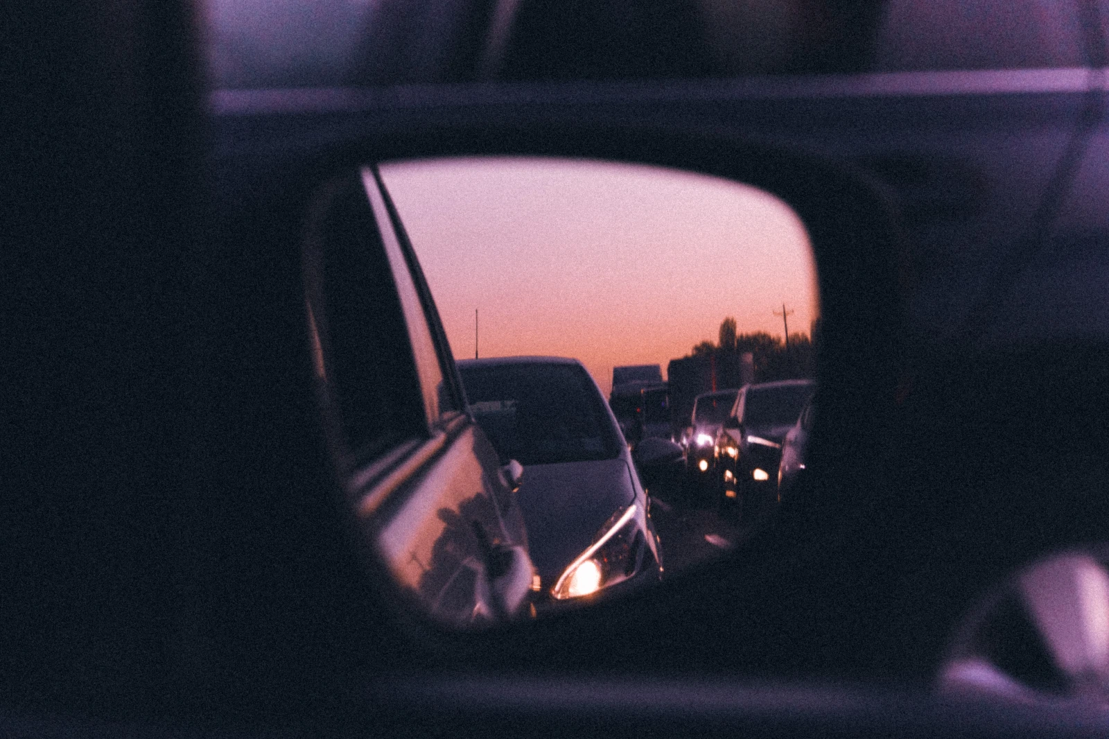 Autos stehen auf Autobahn im Stau, © Patricio Nahuelhual Autos stehen auf Autobahn im Stau, © Patricio Nahuelhual