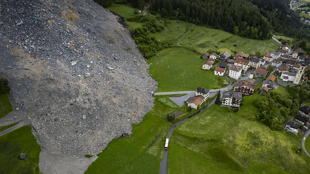 Bund und Kanton berappen die Umsiedlung von Brienz GR zu 90 Prozent, © Keystone(Archiv) Bund und Kanton berappen die Umsiedlung von Brienz GR zu 90 Prozent, © Keystone(Archiv)