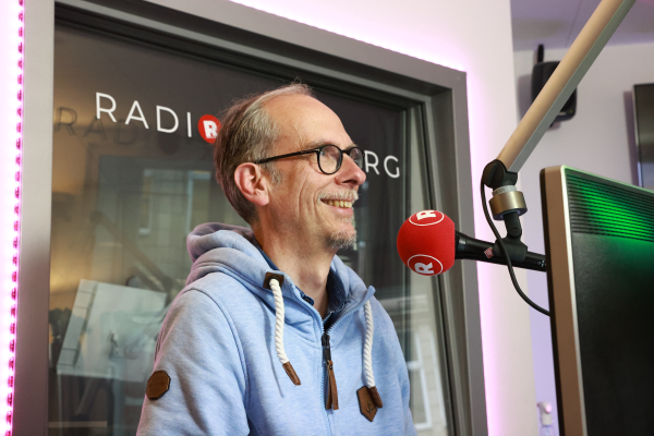 Moderator John Ment im Studio , © Inga Sommer