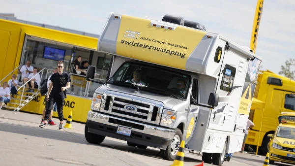 In drei Fahrdisziplinen und bei zwei Spezialaufgaben mussten die Finalisten am Samstag ihre Camper-Qualitäten in einem original kanadischen C-25-Camper unter Beweis stellen., © Thomas Banneyer In drei Fahrdisziplinen und bei zwei Spezialaufgaben mussten die Finalisten am Samstag ihre Camper-Qualitäten in einem original kanadischen C-25-Camper unter Beweis stellen., © Thomas Banneyer