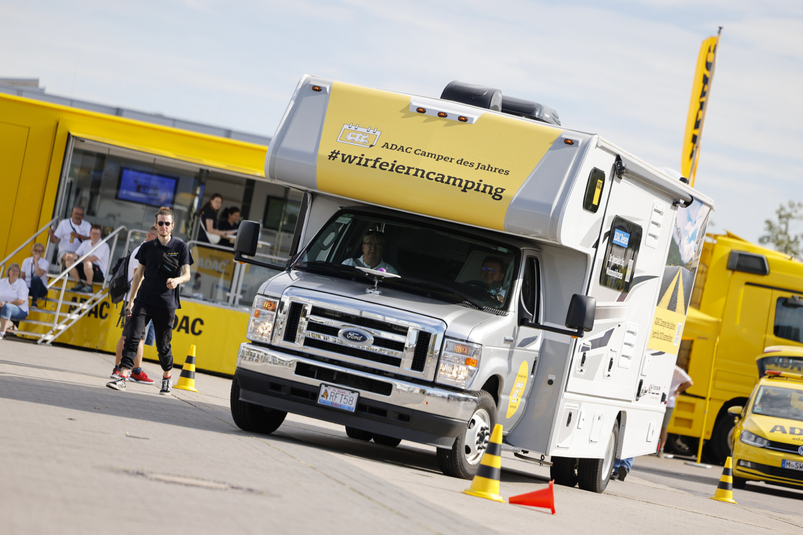 In drei Fahrdisziplinen und bei zwei Spezialaufgaben mussten die Finalisten am Samstag ihre Camper-Qualitäten in einem original kanadischen C-25-Camper unter Beweis stellen., © Thomas Banneyer