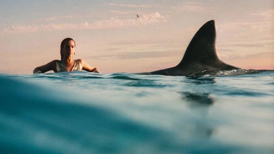 Dua Lipa findet sich in neuem Album selbst, © Radio Munot Dua Lipa findet sich in neuem Album selbst, © Radio Munot