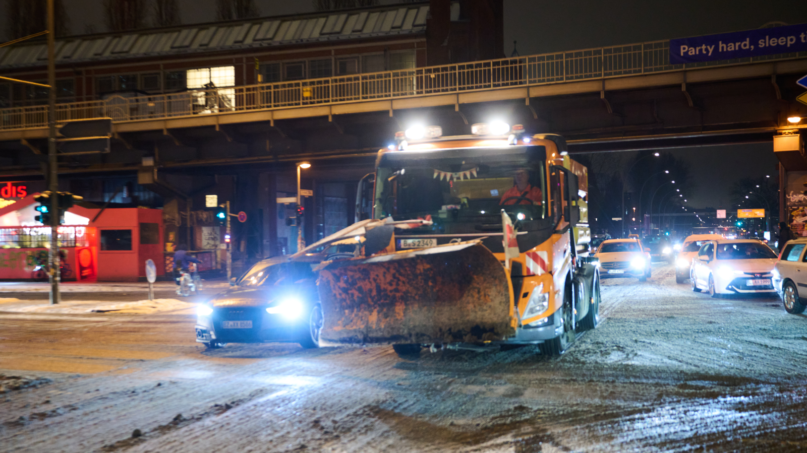 Berlin ve Brandenburg’da Donan Yağmur Alarmı: Buzlanma Tehlikesi Artıyor, © Annette Riedl/dpa
