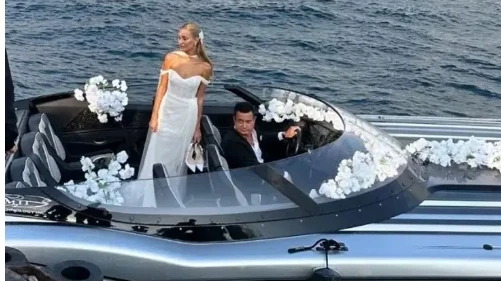 Acun Ilıcalı ve Ayça Çağla Altunkaya’dan Görkemli Düğün, © Hürriyet Kelebek Acun Ilıcalı ve Ayça Çağla Altunkaya’dan Görkemli Düğün, © Hürriyet Kelebek