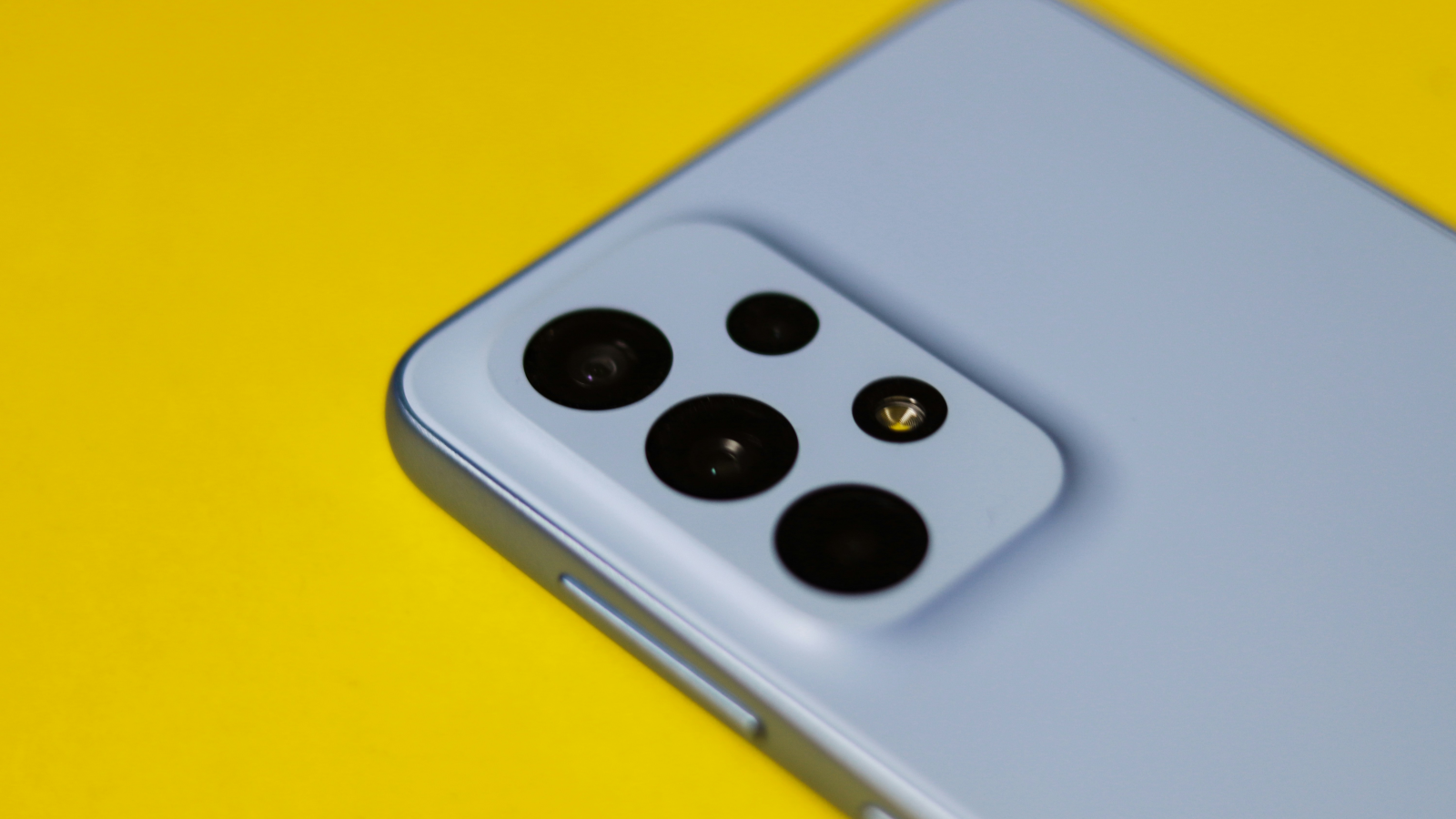 Smartphone für Schweizer Armee entwickelt, © Unsplash/Akarsh Pm