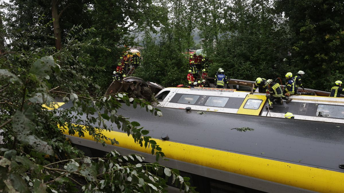 Almanya'da Yolcu Treni Kazası: 3 Ölü, 41 Yaralı!, © Thomas Warnack/dpa