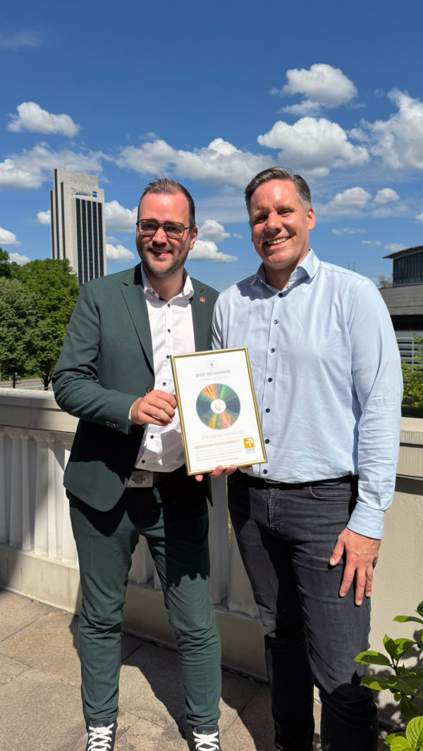 Urkundenübergabe Spot des Monats Februar 2025 Gewinner, © more Marketing